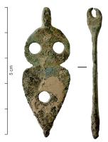 PDH-4185 - Pendant de harnais à charnièrebronzePendant de harnais foliacé, au corps bilobé ; percé de trois ajours circulaires. Suspension à charnière.