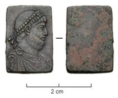 PDM-4003 - Poids monétaire : Julien, exagium solidibronzePoids monétaire rectangulaire, portant sur une seule face le buste de l'empereur à droite, drapé et cuirassé, avec diadème perlé, sans inscription; revers lisse.