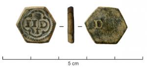 PDM-9050 - Poids monétaire : 2 deniersbronzePoids monétaire plat, de forme hexagonale; dans iun quadrilobe entouré d'un cercle de grènetis, inscription IID / croisette ou fleur de lis. Au revers, lettre estampée D.