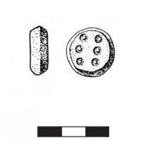 PDS-4440 - Poids en forme de jeton, marqué de cercles estampésbronzePoids en section de sphère, en forme de jeton, portant sur ses deux faces des cercles estampés.

