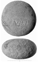 PDS-4467 - Poids : 9 libraepierrePoids façonné en pierre, plus ou moins régulier ; sans ancrages d'anneaux en fer pour la préhension ; sur une face, marque incisée : VIIII (librae).