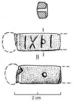 PIO-4033 - Pion de jeu : baguette IXIIosBaguette munie d'un bouton de préhension ; une face est légèrement arrondie et l'autre porte l'inscription IXII ; perforation transversale.