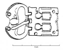 PLB-4068 - Plaque-boucle articulée ajourée, type TongresbronzePlaque-boucle à plaque rectangulaire ajourée de 2 arcatures juxtaposées; boucle delphiniforme; fixation par rivets. 