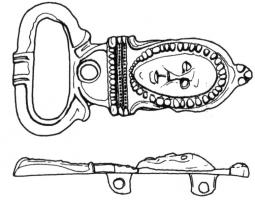 PLB-5172 - Plaque-boucle rigidebronzeTPQ : 580 - TAQ : 640Plaque-boucle non articulée, à boucle ovale étroite à réniforme, encochée pour le repos d'ardillon ; la plaque allongée, terminée par un bouton, est lyriforme avec des bords festonnés ; son décor figure un visage allongé dans un cadre perlé ; au revers, bélières coulées pour la fixation sur la ceinture.