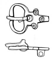 PLB-5176 - Plaque-boucle rigidebronzeTPQ : 600 - TAQ : 650Plaque-boucle non articulée, à boucle ovale et encochée pour le repos d'ardillon ; la plaque est courte, formant une croix aux branches marquées chacune d'un cercle oculé ; au revers, bélières coulées permettant de fixer la boucle sur la ceinture.