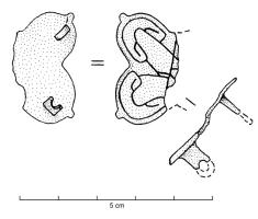 PLB-5694 - Plaque-boucle lyriforme wisigothiquebronzePlaque-boucle lyriforme, avec deux lobes biens dégagés à une extrémité ; décor incisé peu profond ; bélières à 90° au revers.