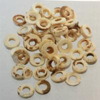 PRL-0007 - Perle annulairecoquillageTPQ : -4000 - TAQ : -1500Perle annulaire, plus ou moins épaisse, en test de mollusque aquatique (coquillage).