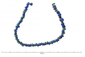 PRL-4052 - Perle biconique verteverreTPQ : 200 - TAQ : 400Perle biconique en verre vert, faible module (diam. 4 à 6 mm); perforation axiale étroite.
