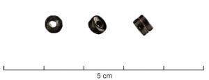 PRL-4061 - Perle cylindriqueverrePerle cylindrique plate (épaisseur largement inférieure au diamètre), en verre noir.