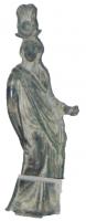 STE-4162 - Statuette : IsisbronzeIsis est figurée sous forme d'une femme voilée, portant un long chiton sur un himation, nettement déhanchée vers la gauche, Isis est coiffée d'un large basileion ; le bras droit pend le long du corps, tandis que la main gauche tenait un attribut disparu.
