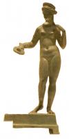 STE-4200 - Statuette : Aphrodite - Vénus à la toilette (variante)bronzeTPQ : 1 - TAQ : 300La déesse est représentée décentrée sur un socle rectangulaire peu élevé. Elle a pu appartenir à un groupe : Aphrodite semble déposer une couronne (peut-être sur un Eros), à moins qu'elle ne tienne une patère de bain, un miroir ou encore une pomme.