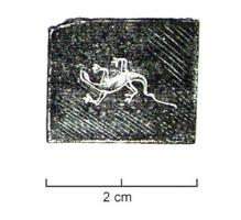 TES-4097 - Tessère en verre (avicula)verreTPQ : -100 - TAQ : 100Bloc parallélépipédique aplati, sur une face duquel un animal se détache sur un fond uni, généralement souligné par un fil d'or.