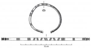 BRC-1004 - Bracelet ouvert de type VénatbronzeBracelet ouvert, à tige grêle, de section subcirculaire à demi-circulaire ; extrémités marquées par deux (ou rarement trois) cannelures transversales ; décor d'incisions obliques ou transversales, mais aussi d'arceaux, de chevrons, etc...Portés en série, ces bracelets montrent souvent une usure latérale.