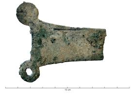 CPN-5001 - Croix byzantinebronzeCroix pattée, branches à bords légèrement concaves ; les angles de chaque branche sont ornées de disques, parfois d'anneaux pour suspensions.