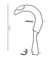 FCL-4004 - Faucille à douilleferFaucille à douille, net décrochement entre la douille et le départ du dos, celui-ci n'est pas renforcé par une nervure, la lame présente une forme en arc de cercle qui dépasse largement l'axe du manche. 