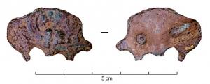FIB-41287 - Fibule zoomorphe : sanglierbronzeBroche plate en forme de sanglier, au corps ramassé (émaux ?); articlutaion à ressort sur 1 plaquette.