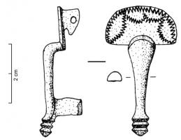 FIB-4785 - Fibule en genou Böhme 19bronzeFibule en genou (all. 'Kniefibel') à arc fortement coudé à la tête, ressort monté sur plaquette et protégé par une plaque sem-circulaire portant souvent un décor gravé 'a tremolo'; porte-ardillon haut et étroit. 