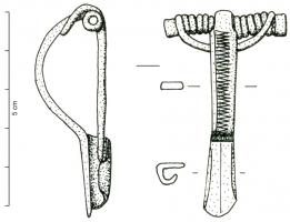 FIB-4795 - Fibule Böhme 38abronzeFibule à arc plat (fréquent décor a tremolo), enroulé à la tête autour de l'axe du ressort rapporté; long ressort en arbalète, à boutons terminaux, corde interne; pied trapu et plat, porte-ardillon à section en crochet.