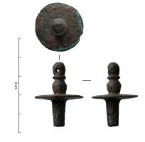 LMP-42728 - BouchonbronzeÉlement circulaire surmonté d'une préhension moulurée et perforée au sommet, prolongée en partie distale d'une tige de section circulaire.
