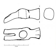 MAR-4015 - Marteau de charpentierferMarteau avec une table rectangulaire pour la frappe et une panne courbe fendue pour arracher des clous. L’œil est ovoïde  ou allongé et situé plus ou moins en position centrale. 