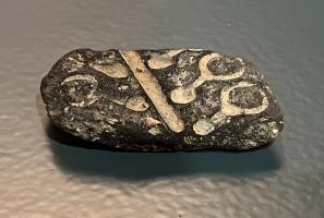 MOU-2002 - Moule : pendeloque globulaireterre cuiteMoule pour la coulée de pendeloques globulaires.