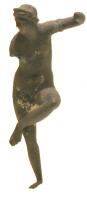 STE-4199 - Statuette : Aphrodite - Vénus remettant sa sandalebronzeLa déesse est représentée dans une pause familière, remettant sa sandale, le bras gauche sans doute appuyé sur une colonne.