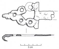 AGC-3019 - Agrafe de ceintureferAgrafe de ceinture triangulaire, à languette perforée ; bords festonnés, avec une série d'ajours circulaires autour d'un vide central