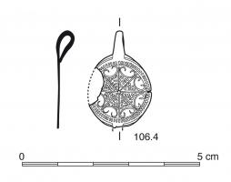 AGC-4002 - Agrafe circulaire de ceinture du Quoit-brooch StyleargentAgrafe circulaire à deux ou quatre crochets repliés par dessous ; décor incisé dans le 