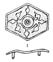 APH-4009 - Applique de harnais émailléebronzeTPQ : 200 - TAQ : 300Applique de harnais, forme hexagonale, deux boutons de fixation pour cuir au revers ; décor émaillé en champlevé, motifs symétriques représentant peut-être des feuilles de lierre.