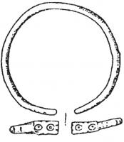 BRC-4102 - Bracelet à extrémités marquées par deux ocellesbronzeBracelet à jonc de section ronde ou hémicirculaire, aux extrémités aplaties et ornées de deux ocelles. Des incisions encadrent parfois ce motif ou soulignent la transition entre le jonc et les terminaisons.