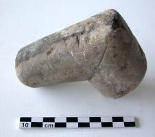 BRY-4001 - Broyeur en forme de doigt repliépierre dureBroyeur en forme de doigt replié à angle droit. Des lignes incisées peuvent figurer les détails anatomiques du contour de l'ongle.