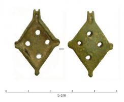 BTS-4043 - Boîte à sceau losangiquebronzeBoîte à sceau coulée, de forme losangique, percé de 4 trous ; couvercle de type inconnu.