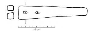 CLR-4001 - CloutièreferBarre de fer rectangulaire ou trapézoïdale relativement épaisse et accueillant une ou plusieurs perforations sur l'une de ses faces. 