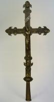 CPN-7001 - Croix de processionbronzeCroix plate, généralement ornée d'appliques émaillées, et montée sur une douille pour la hampe permettant la manipulation processionnelle.