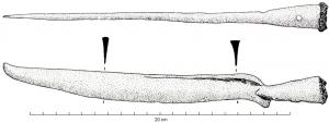 CTO-1032 - Couteau à douillebronzeCouteau à douille conique munie de deux perforations dans l'axe vertical, dos presque rectiligne et lame convexe à pointe légèrement relevée ; possible décor de filets sur la douille.
