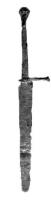 EPE-7003 - EpéeferEpée à longue poignée (à deux mains), pommeau piriforme, garde  cruciforme formée de 2 quillons terminés en boutons.