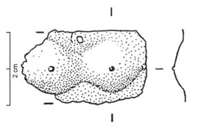 EVO-4019 - Ex-voto : seinbronzeMince feuille de bronze de forme rectangulaire, représentant des seins aux mamelons saillants. Présence d'un trou de fixation dans la partie supérieure.