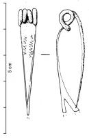 FIB-3056 - Fibule de Nauheim 5a42bronzeRessort à 4 spires et corde interne ; arc plat, triangulaire et tendu ; porte-ardillon trapézoïdal ajouré ; arc orné de deux lignes longitudinales 