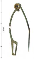 FIB-3151 - Fibule de Nauheim, var. torsadéebronzeTPQ : -120 - TAQ : -50Fibule de Nauheim, ressort à 4 spires et corde interne, porte-ardillon trapézoïdal ajouré, à arc filiforme torsadé.