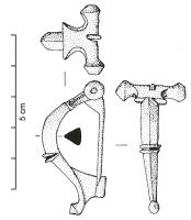 FIB-41493 - Fibule à arc fortement mouluré et tête plate, Riha 6.1bronzeTPQ : 150 - TAQ : 250Fibule à charnière aux extrémité parfois bouletées. La tête est ornée d'une plaque parfois échancrée rappelant les fibule du type d'Aucissa. L'arc de section triangulaire est séparé du pied par une succession de côtes transversale. Le pied est orné d'un bouton final, le porte-ardillon est plein.