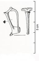 FIB-41494 - Fibule à arc anguleux fortement mouluré, Riha 6.1bronzeFibule à charnière. L'arc, de section triangulaire, part tendu de la tête Il forme un angle net à son sommet où il est orné d'une côte transversale en fort relief. Il est ensuite rectiligne jusqu'à l'extrémité de son pied, ornée d'un bouton final. Le porte-ardillon est plein