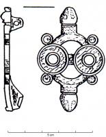 FIB-4901 - Fibule symétrique émailléebronzeFibule dont la partie centrale est composée d'une couronne, de 2 disques émaillées ajourés latéraux, et 4 disques émaillés sur le pourtour; la symétrie est assurée par deux têtes de reptiles stylisées.