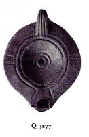 LMP-41436 - Lampe Loeschcke VIII terre cuiteLampe ronde à bec rond défini par deux traits obliques. Médaillon vierge. Deux tenons en bas relief sur l'épaule, décorés en feuille de palme.