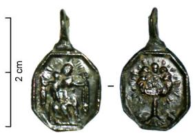 MER-9013 - Médaille religieuse: Notre Dame du RosairebronzeAvers : Notre Dame du Mont Carmel tenant Jésus sur son genou droit et tous les deux tiennent un rosaire.
Revers : Un ostensoir ; IHS en son centre. 
