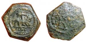 PDM-7014 - Poids monétaire : Cavalier de Flandre, Philippe le Bon (1396-1467)bronzePoids hexagonal, frappé sur les deux faces : A/cavalier brandissant une épée, inscription RIDE.