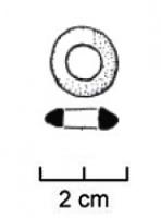 PRL-3558 - Perle annulaire gracile en ososPerle annulaire gracile (D. perforation > D. section) en os, de section indifférente (en D ou triangulaire).
