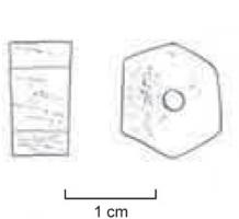 PRL-4087 - Perle de section hexagonaleosPerle de section hexagonale; bords droits, fine perforation centrale.
