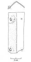 RFC-4010 - CornièrebronzeRenfort d'angle de meuble (coffret ?) constitué d'une tôle pliée à l'équerre perforée à chacun de ses angles afin de permettre l'introduction de clous utiles à sa fixation à un support.