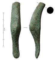 SIT-4017 - Situle : anse indéterminéebronzeAnse de situle dont les extrémités recourbées peuvent évoquer une tête d'anatidé.