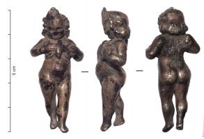 STE-4321 - Statuette : Eros - AmourargentFigurine de jeune enfant, coiffé du corymbe et tenant un objet des deux mains sur sa poitrine, à moins qu'il ne s'attache un accessoire.